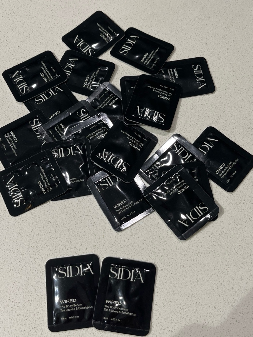 SIDIA Wired Body Serum & the body exfoliant Sachets -  set of 22 mixed